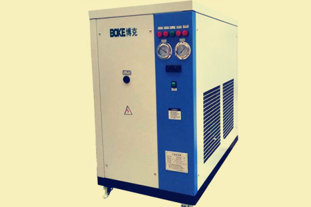 水冷箱式冷水機和螺桿式機組有何不同？
